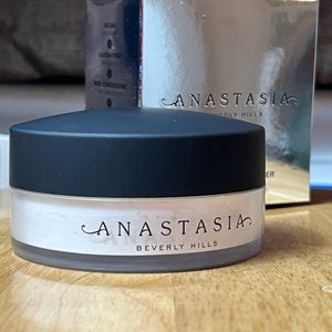 Anastasia Beverly Hills loose setting powder. New. ABH